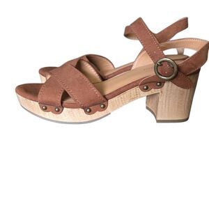 American Eagle Women's Size 7 Brown Tan Faux Suede Wood Sandals
